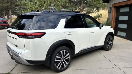 2024 Nissan Pathfinder Platinum