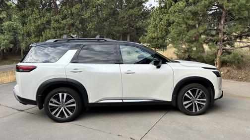 2024 Nissan Pathfinder Platinum