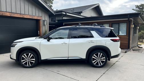 2024 Nissan Pathfinder Platinum