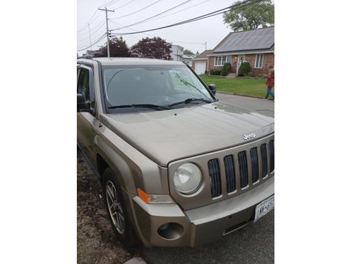 Beige 2008 Jeep Patriot Sport