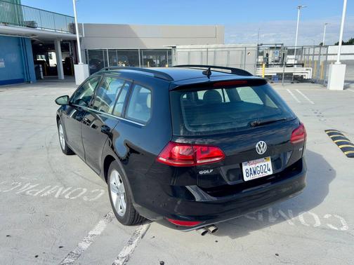 2015 Volkswagen Golf SportWagen TDI S 4-Door