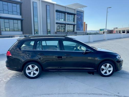2015 Volkswagen Golf SportWagen TDI S 4-Door