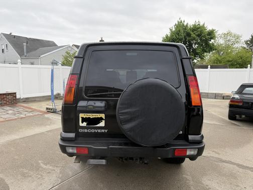 Black 2003 Land Rover Discovery SE