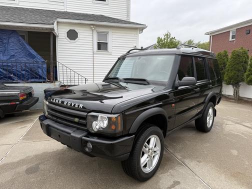 Black 2003 Land Rover Discovery SE