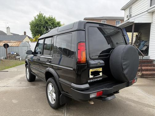 Black 2003 Land Rover Discovery SE