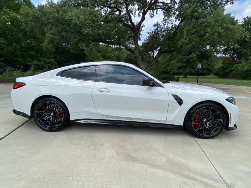 Photo 3 of 11 of 2022 BMW M4 Competition xDrive