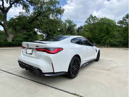 Photo 4 of 11 of 2022 BMW M4 Competition xDrive