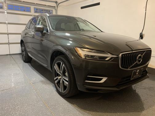 Photo 1 of 6 of 2021 Volvo XC60 Recharge Plug-In Hybrid T8 Inscription Expression