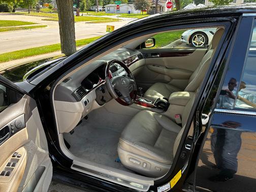 Black 2004 Lexus ES 330 Base