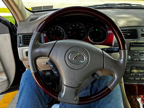 Black 2004 Lexus ES 330 Base