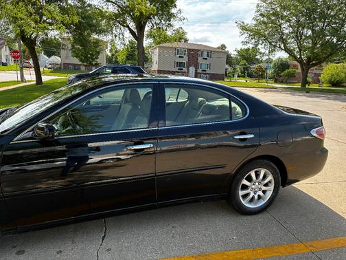 Black 2004 Lexus ES 330 Base