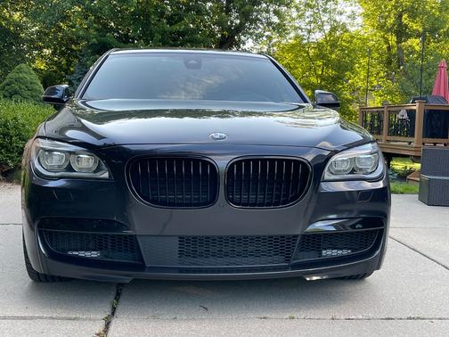 Gray 2015 BMW 750 i