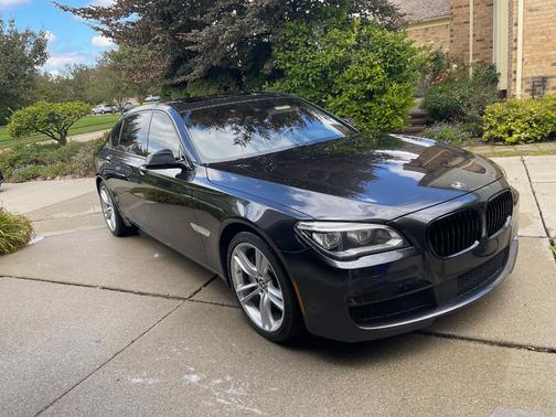 Gray 2015 BMW 750 i