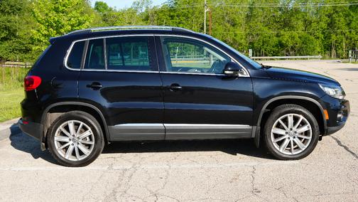 Black 2016 Volkswagen Tiguan S