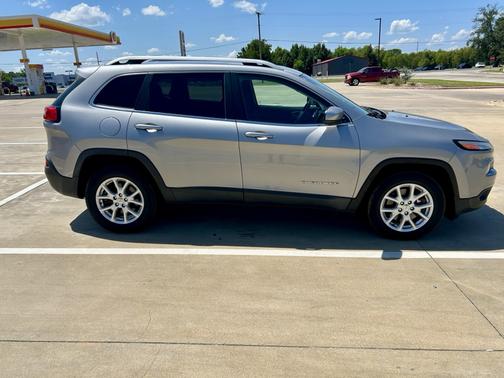 Silver 2015 Jeep Cherokee Latitude