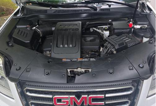 White 2017 GMC Terrain SLT