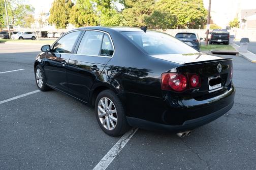 Black 2010 Volkswagen Jetta SEL