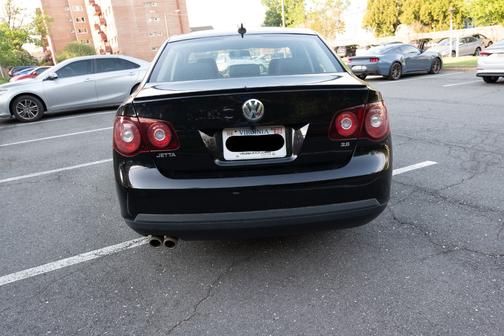 Black 2010 Volkswagen Jetta SEL