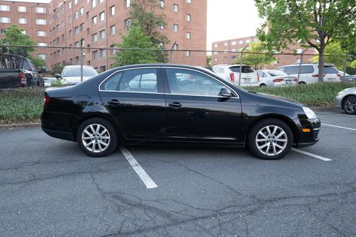 Black 2010 Volkswagen Jetta SEL