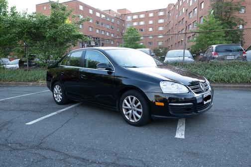 Black 2010 Volkswagen Jetta SEL