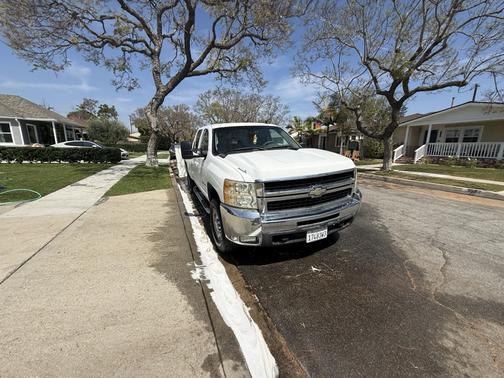 White 2008 Chevrolet Silverado 2500 LTZ H/D Crew Cab