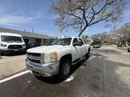White 2008 Chevrolet Silverado 2500 LTZ H/D Crew Cab