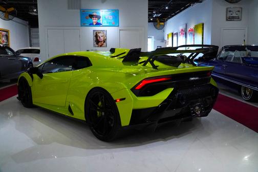 2023 Lamborghini Huracan STO Base
