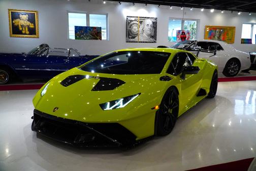 2023 Lamborghini Huracan STO Base