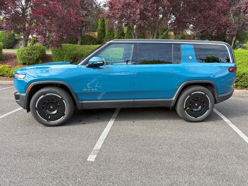 2025 Rivian R1S Adventure Dual-Motor Large Pack