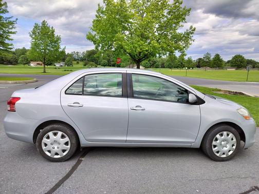 2009 Toyota Yaris Base