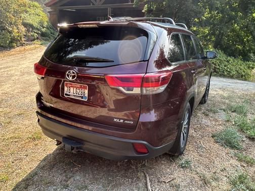 Red 2019 Toyota Highlander XLE