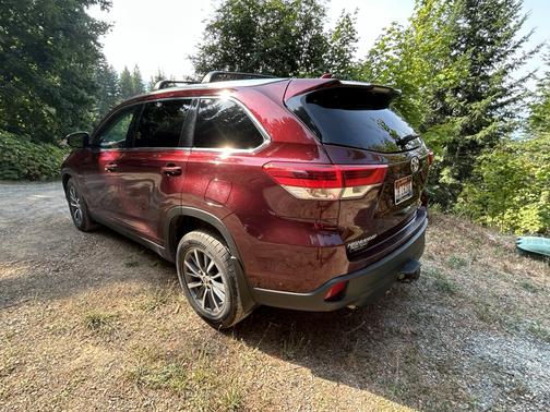 Red 2019 Toyota Highlander XLE