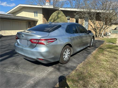 2019 Toyota Camry Hybrid LE
