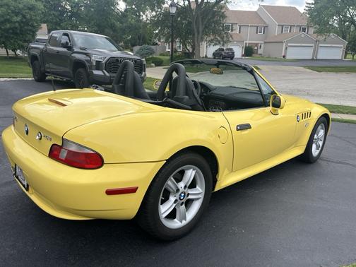 Yellow 2000 BMW Z3 2.3 Roadster