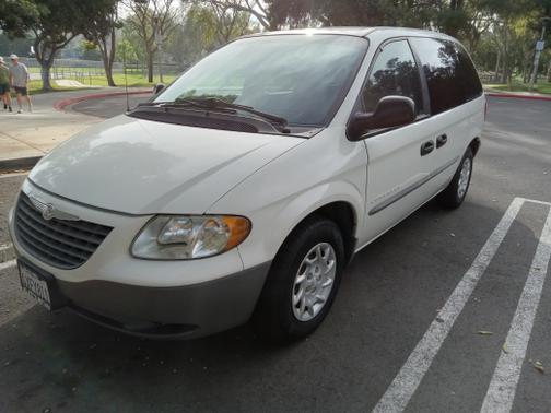 White 2001 Chrysler Voyager Base