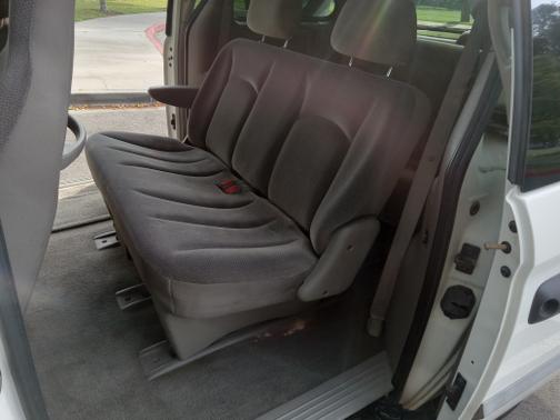 White 2001 Chrysler Voyager Base