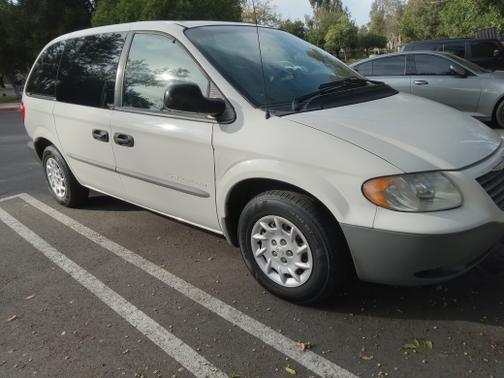 White 2001 Chrysler Voyager Base