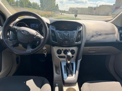 Black 2014 Ford Focus SE