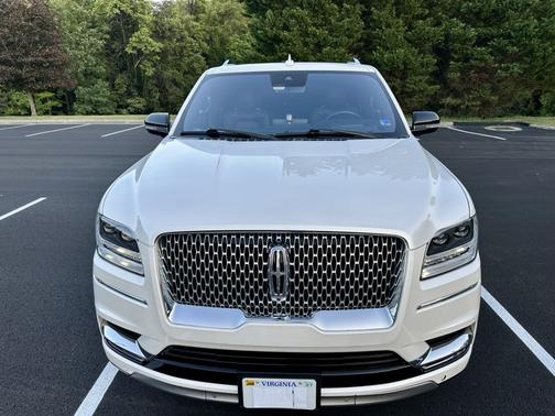 White 2019 Lincoln Navigator L Reserve