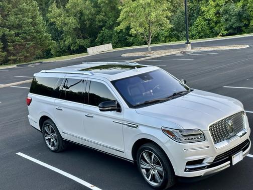 White 2019 Lincoln Navigator L Reserve