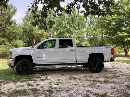 White 2015 Chevrolet Silverado 2500 LT