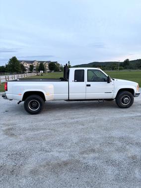 White 1998 GMC Sierra 3500 SL H/D Extended Cab