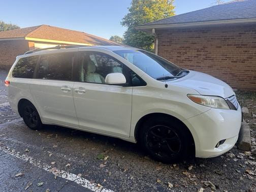 White 2012 Toyota Sienna LE