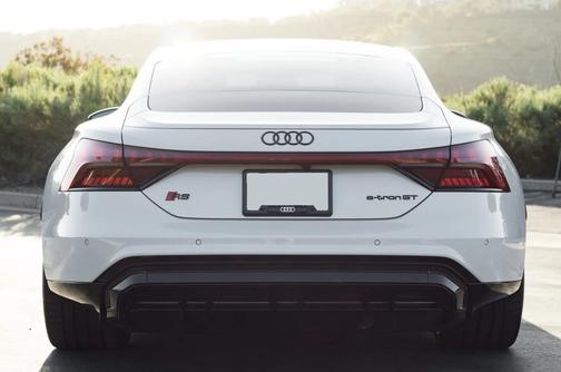 2022 Audi RS e-tron GT Base