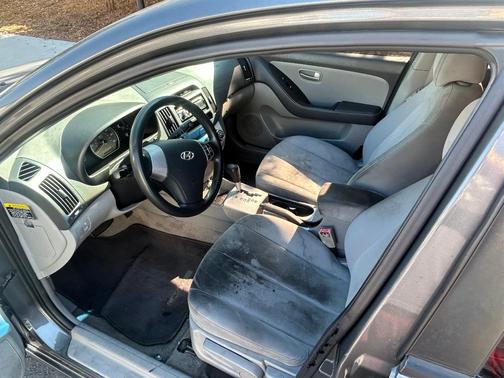Gray 2008 Hyundai ELANTRA SE