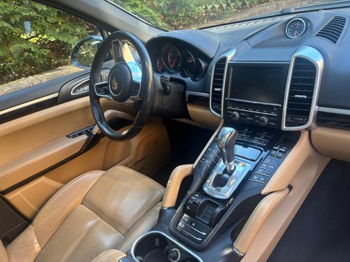 2016 Porsche Cayenne Cayenne