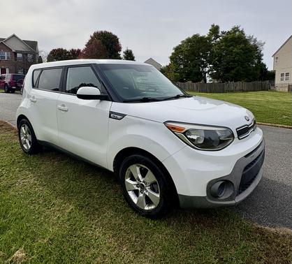 White 2017 Kia Soul Base