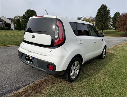 White 2017 Kia Soul Base