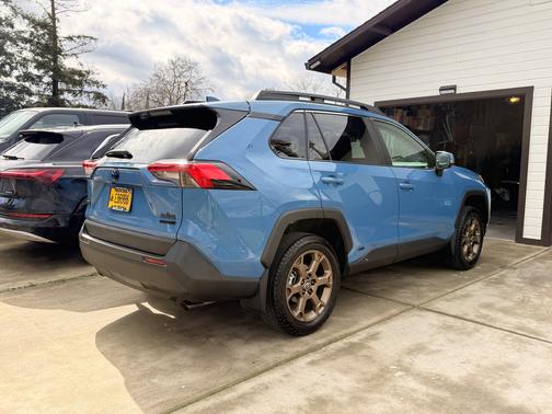 2023 Toyota RAV4 Hybrid Woodland