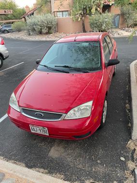 Red 2005 Ford Focus ZX4 SES